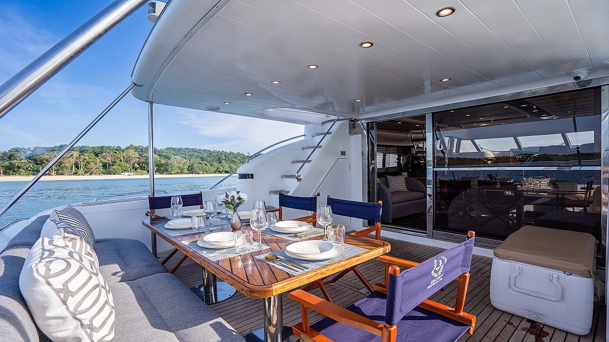 Аренда моторной яхты Princess 65 Oceana на Пхукете